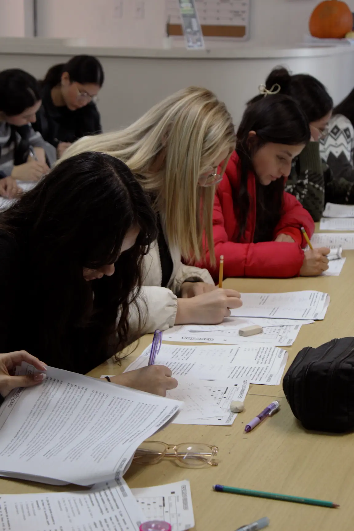 Clases presenciales en Superfy con maestros expertos en cada área