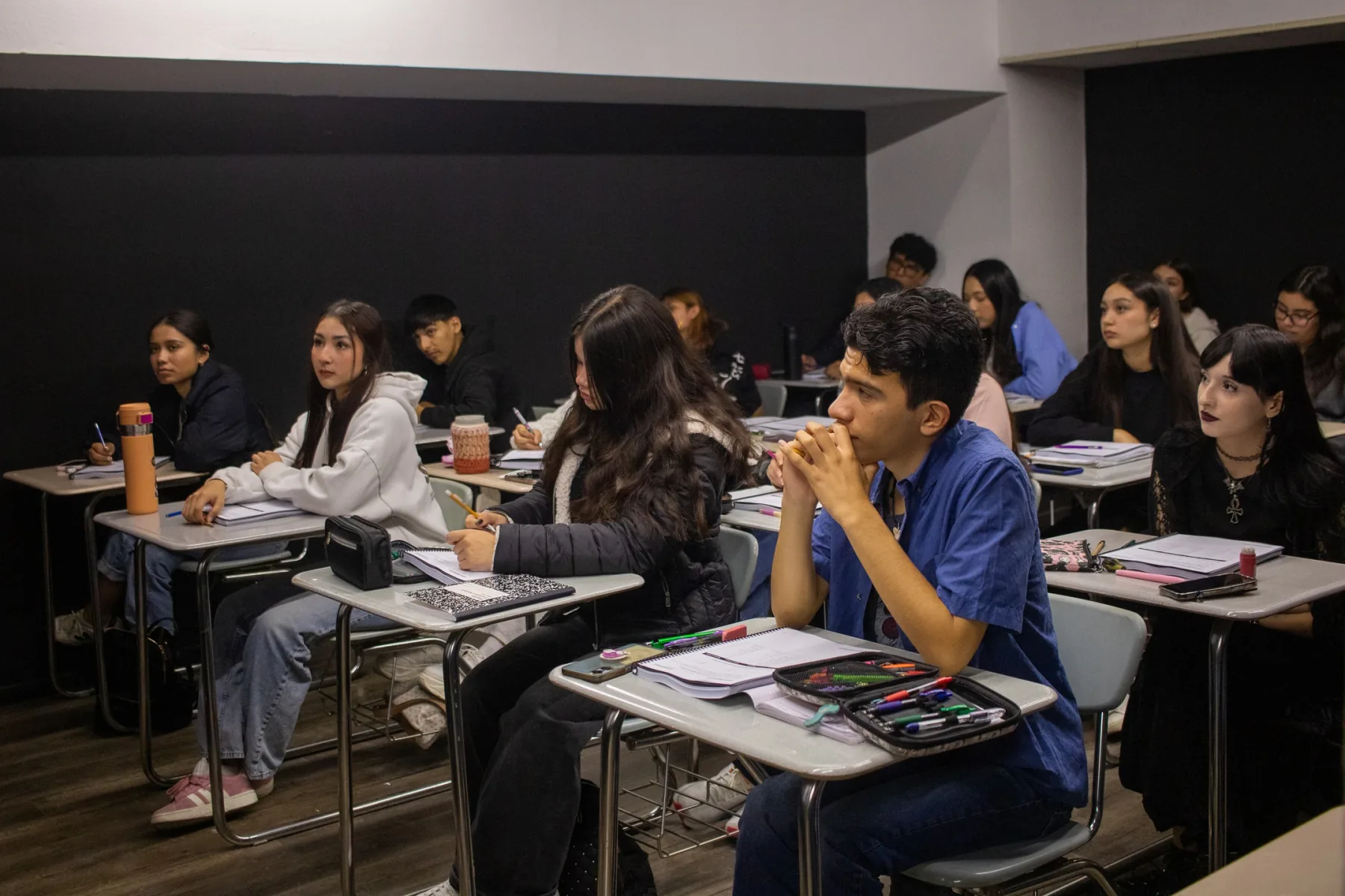 Grupo de alumnos en una sesión del Curso UABC